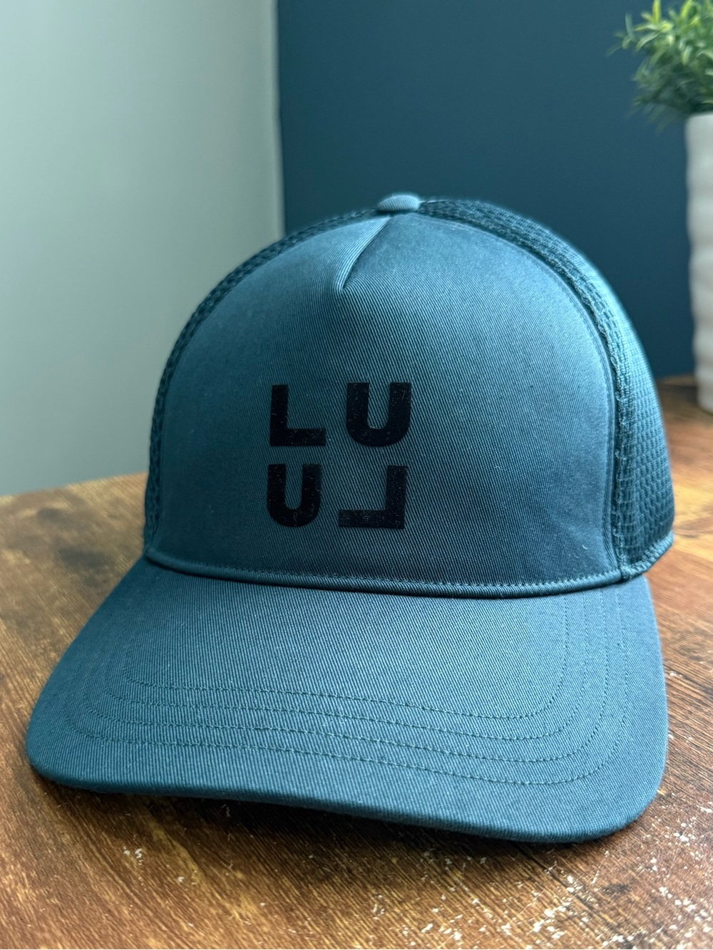 Lululemon athletica Snapback Adjustable Mesh-Back Trucker Cap Performance Alo